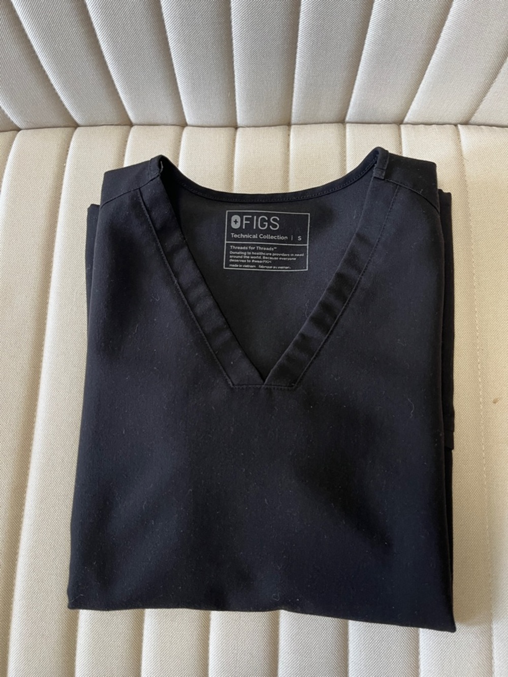 FIGS Black V-Neck Short Sleeve Scrub Top